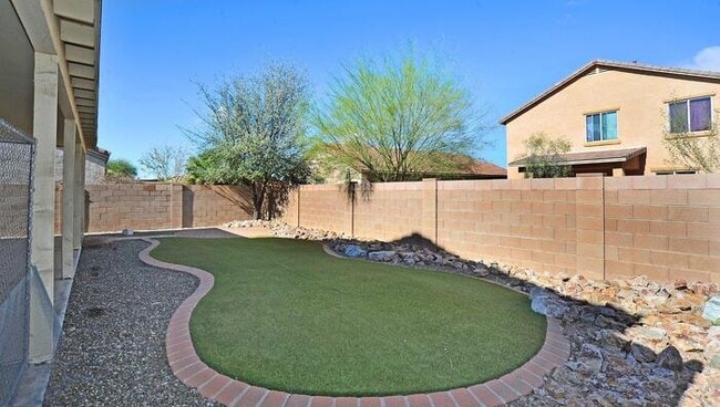 Building Photo - Amazing 2-Story Home