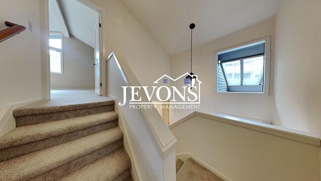 Building Photo - Top-floor 2-level condo with brand-new kitchen and ensuite bath – Utilities and internet included...