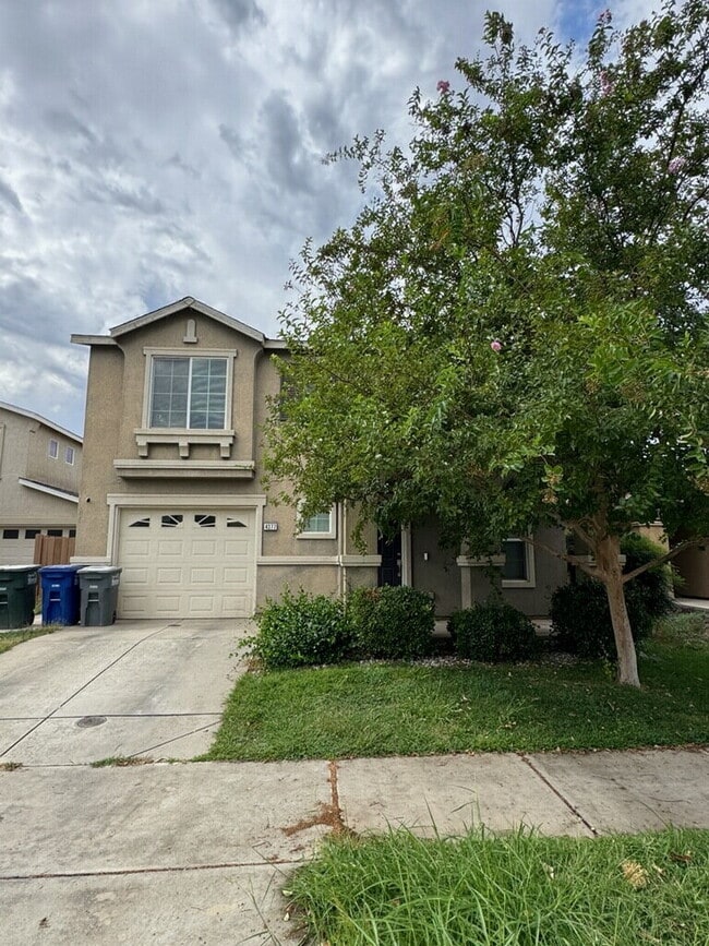 Building Photo - North Merced- Two story 3Bed/2Ba home read...