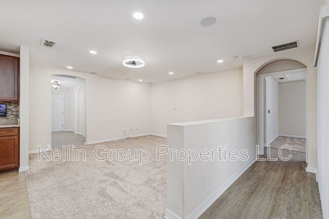 Building Photo - 7233 Wakeview Dr