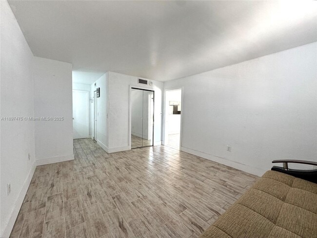Building Photo - 7850 Byron Ave