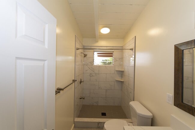 Building Photo - 723 Hoomalimali St