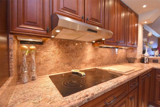 Building Photo - 1012 N Ocean Blvd