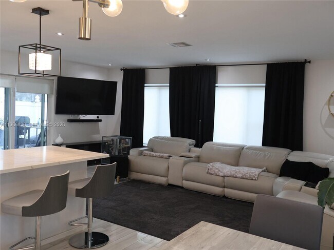 Building Photo - 5505 SW 9th St