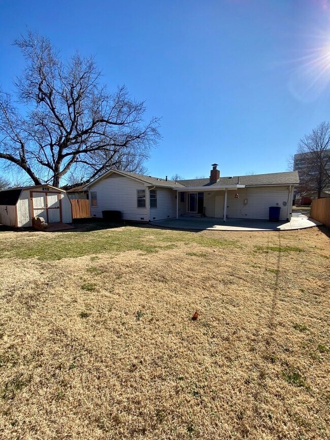 Building Photo - Updated & Renovated in Midtown! 3 Bedrooms...