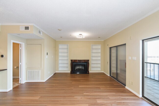 Building Photo - 351 Lakeside Ln