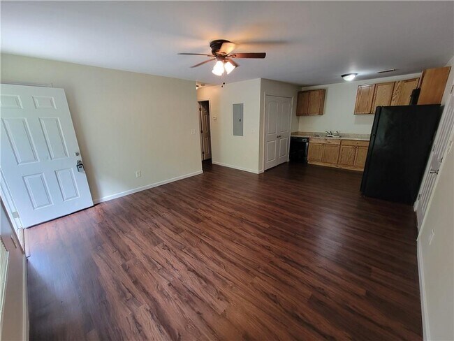 Building Photo - 9169 Bent Pine Ct NE