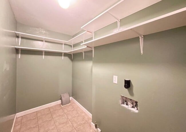 Building Photo - Spacious 3-Bedroom Ranch with Fenced Yard, Garage Workshop & Prime East Normal Location