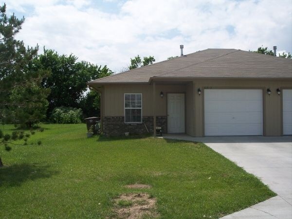 Primary Photo - 812 Deerfield Rd