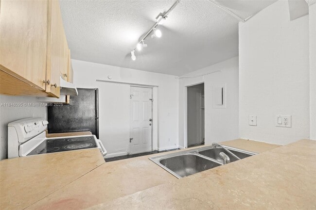Building Photo - 4045 NW 19th St