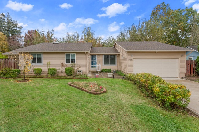 Building Photo - 3036 SE Lewis Ct