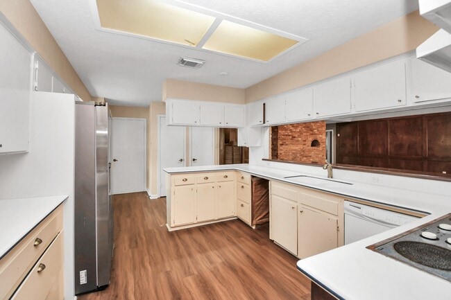 Building Photo - 2510 Hilton Head Dr