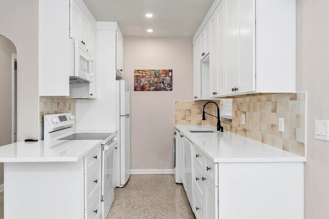 Building Photo - 17 Ocean Breeze