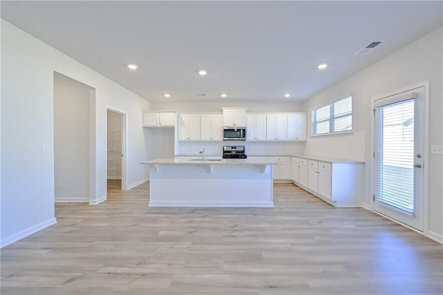 Building Photo - 303 Eleanora Xing