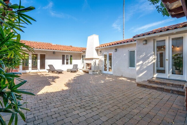 Building Photo - 1865 Soledad Ave