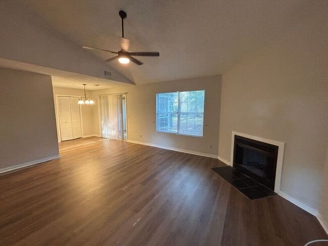 Building Photo - 6241 Rolling Fork Rd