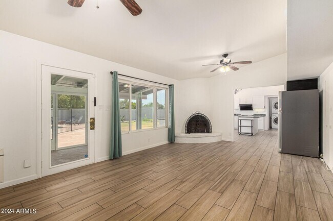 Building Photo - 7667 E Cactus Rd