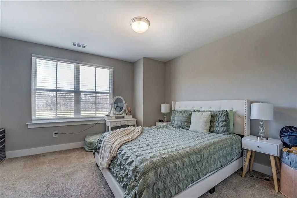 Building Photo - 1840 Eastmore Ave