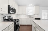 Building Photo - 19423 Wildwood Dale Ln