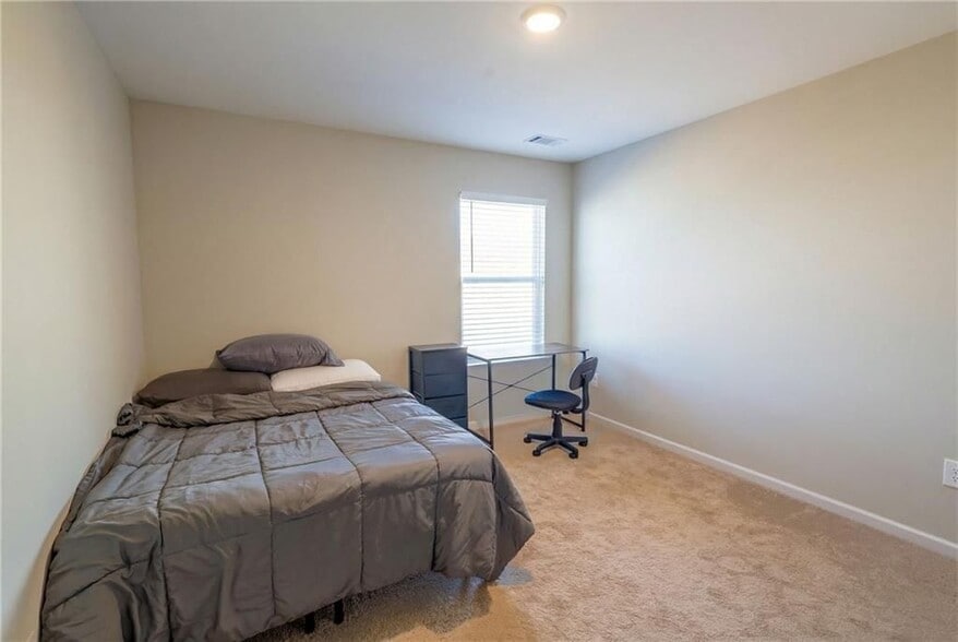 Building Photo - 225 Eva Wy