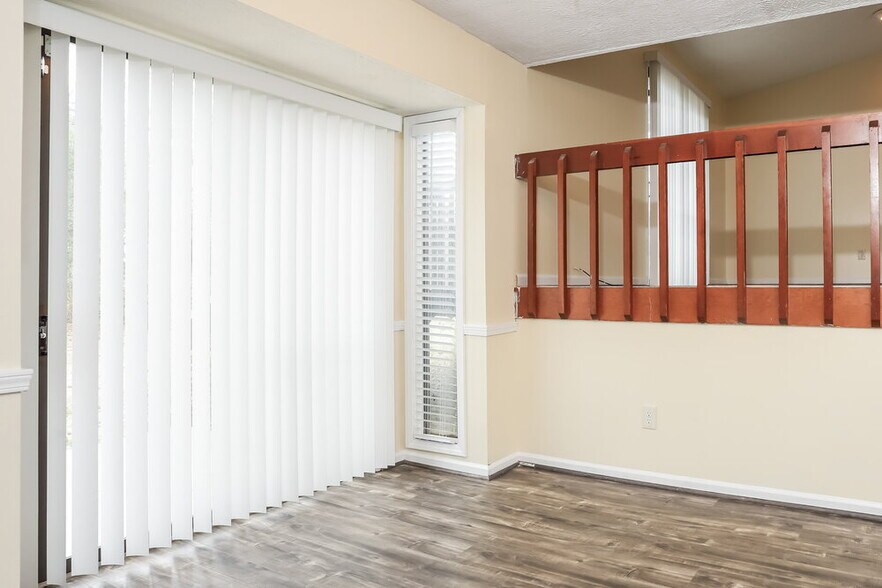 Building Photo - 496 Jaywood Dr