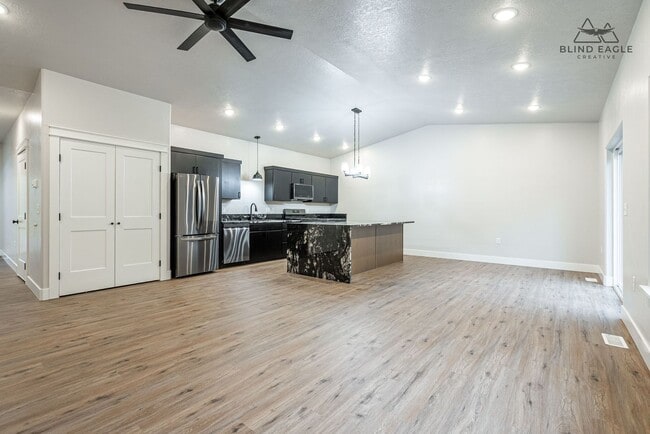 Building Photo - 7472 N Paw St