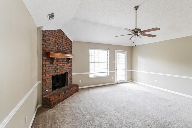 Building Photo - 6583 Shaker Ln