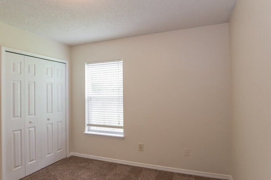 Building Photo - 7624 Pilgrims Trace Dr