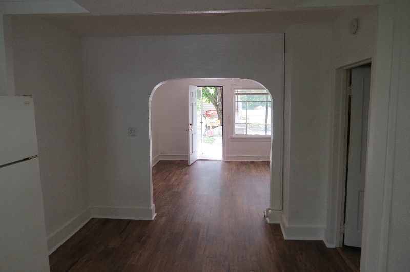 Building Photo - 203 S Maple St