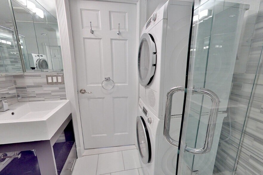 Building Photo - 208 1st Ave.