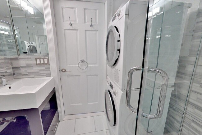 Building Photo - 208 First Avenue