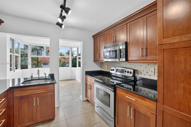 Building Photo - 16565 NE 26th Ave