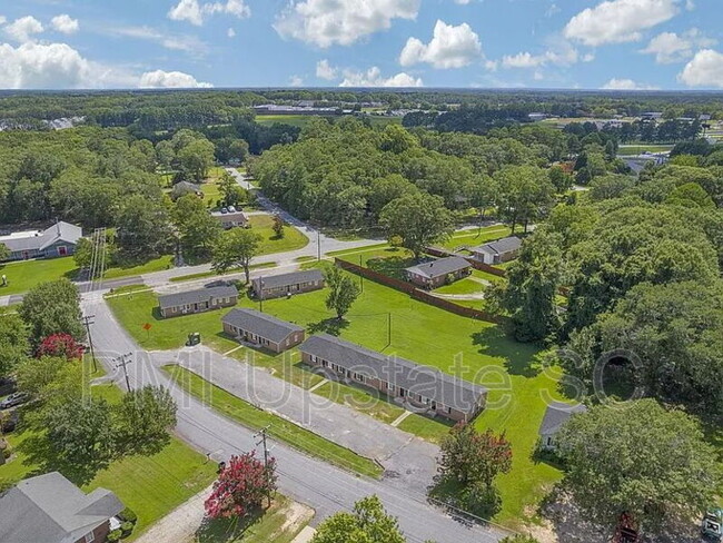 Building Photo - 103A Looneybrook Dr