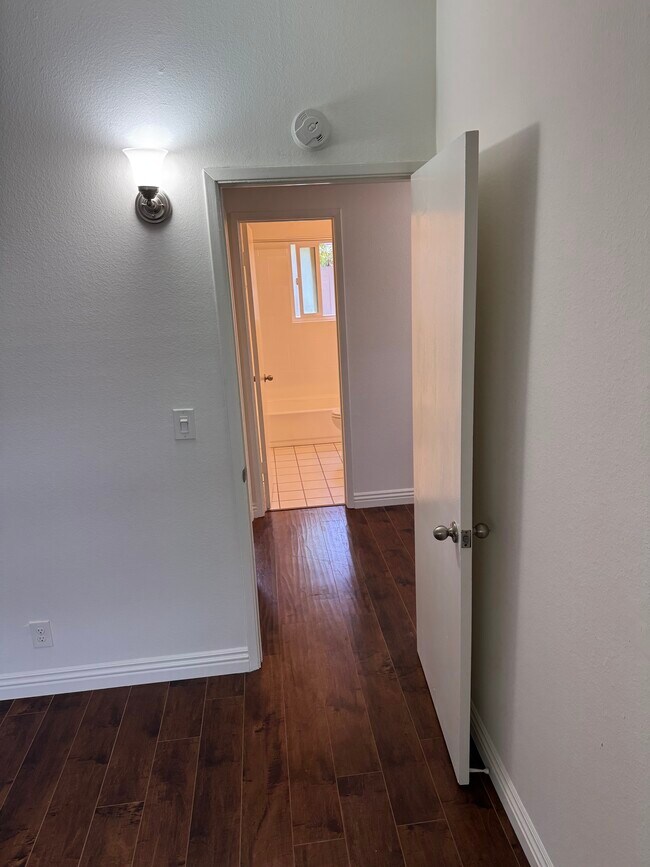 Building Photo - 292 16th Pl