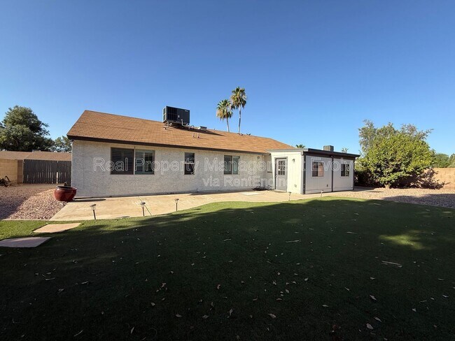 Building Photo - 6502 E Grandview Dr