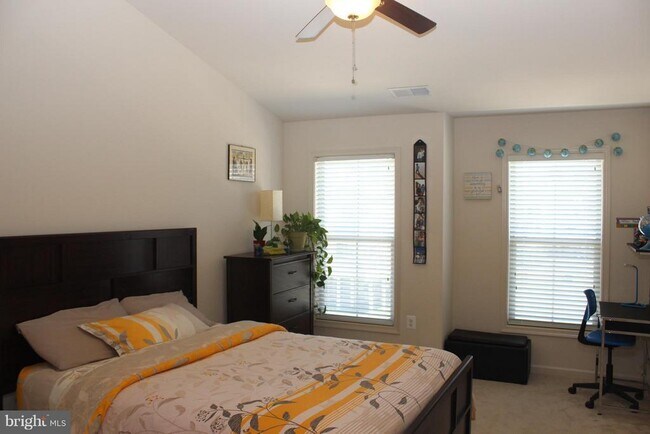 Building Photo - 42181 Castle Ridge Square
