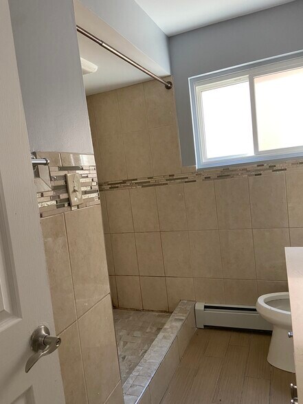 Building Photo - 3520 W 59th St