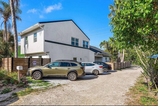 Building Photo - 4603 N Ocean Blvd