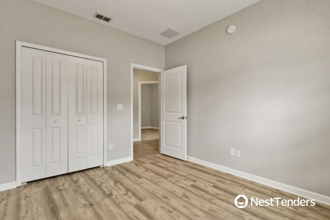 Building Photo - Five Bedroom Beauty in Plummer Creek!