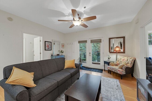 Building Photo - Charming 2BR Condo in Asheville