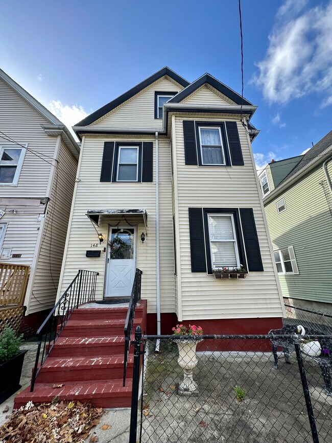 Building Photo - 148 Orange St