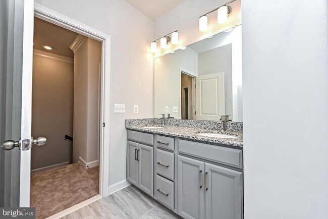 Building Photo - 4404 Fair Lakes Ct