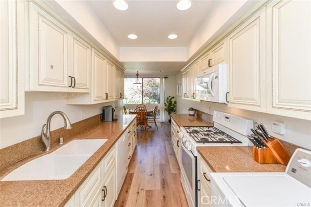 Building Photo - 5451 Twin Lakes Dr