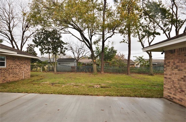 Building Photo - 3515 Linwood St