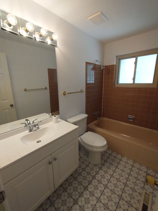 Building Photo - 715 Morgan Dr