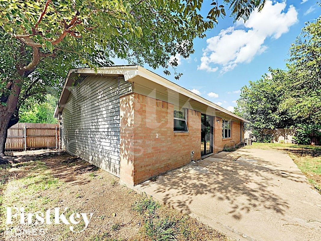 Building Photo - 430 Kelly Ct