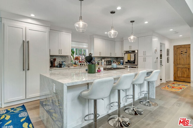 Building Photo - 3906 Alta Mesa Dr