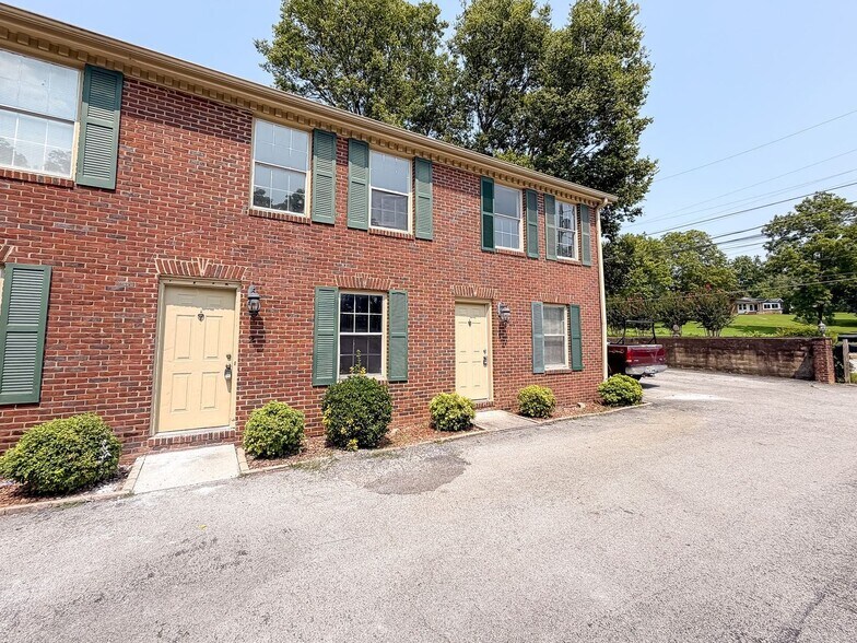 Building Photo - 2827 Dayton Blvd