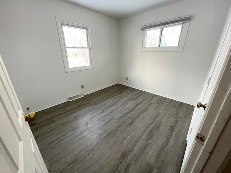 Building Photo - 2537 Lynner Dr