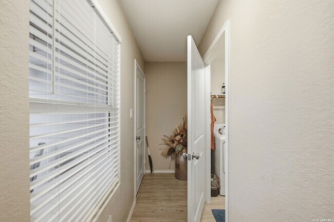 Building Photo - 140 Maverick Cv